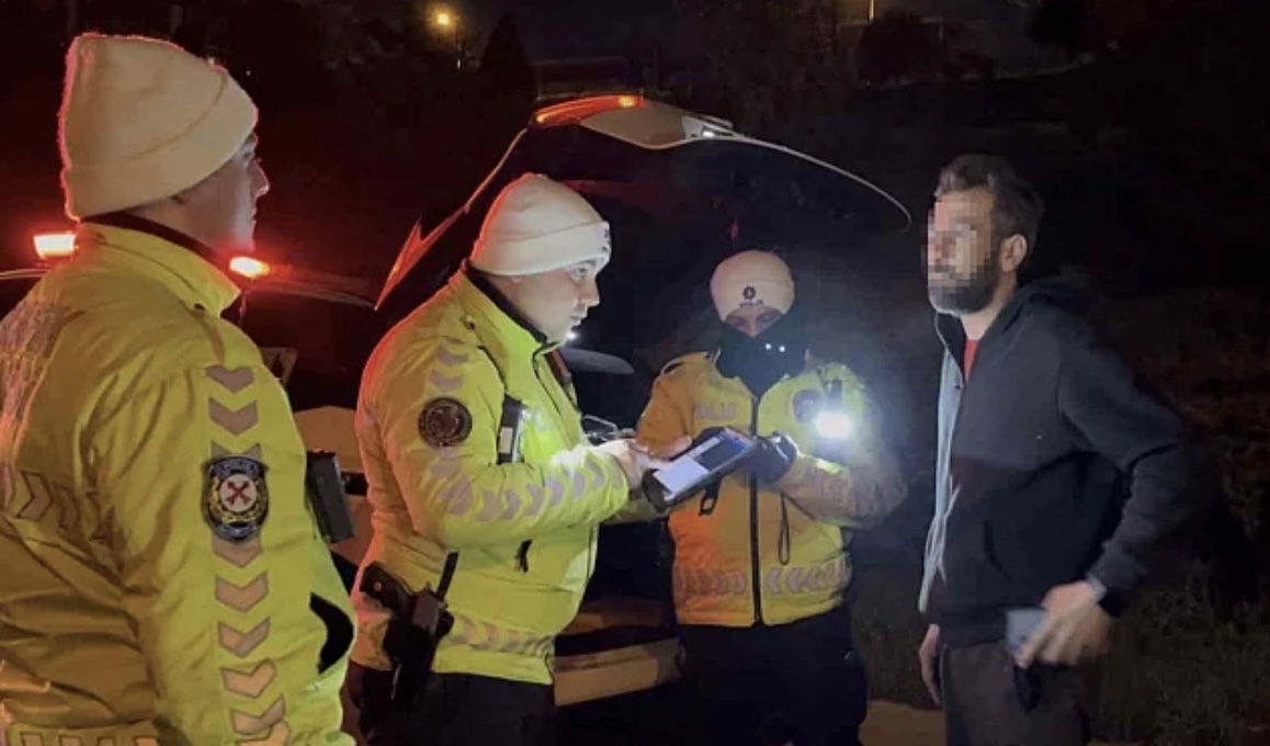 Polis dakikalarca dil döktü, alkolmetreyi üflemeyince yediği ceza katlandı 