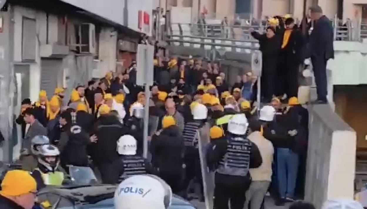 TAG Davasında Ortalık Karıştı! Taksiciler ve Çevik Kuvvet Karşı Karşıya Geldi 