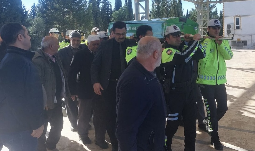 Trafik Kazası Geçirmişti! “Polis Emel Abla” Yaşam Mücadelesini Kaybederek Son Yolculuğuna Uğurlandı 