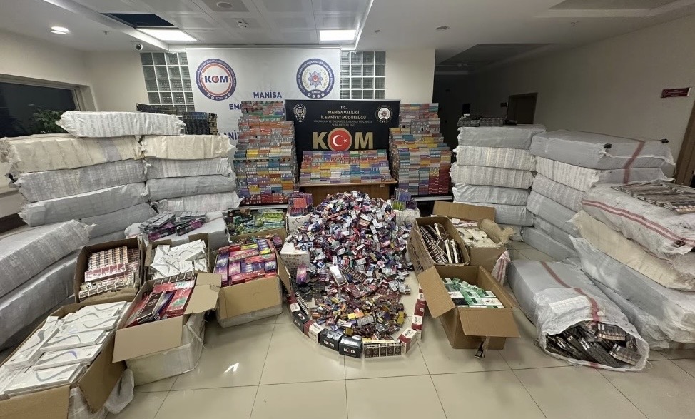 Ahmetli’de Kaçak Sigara Operasyonu! 79 Bin Paket Ele Geçirildi, 1 Kişi Tutuklandı