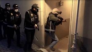 Bakan Yerlikaya: Sosyal medyada suç örgütlerini övenlere yönelik operasyonda 325 şüpheli yakalandı 