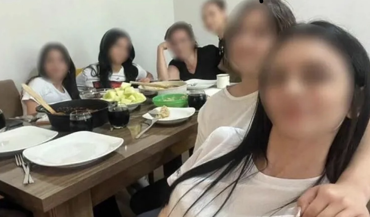 İzmir’de Skandal Görüntüler! Öğretmen, Öğrencilerini Ders Saatinde Evine Götürüp Temizlik Yaptırdı 