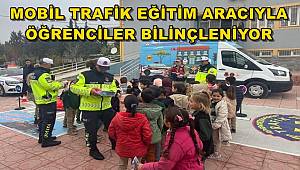 Jandarma mobil trafik eğitim aracıyla öğrenciler trafikte bilinçleniyor 