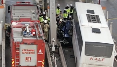 Kuzey Marmara Otoyolunda Feci Kaza! Otobüsün Çarptığı Otomobildeki Şengün Çifti Hayatını Kaybetti 