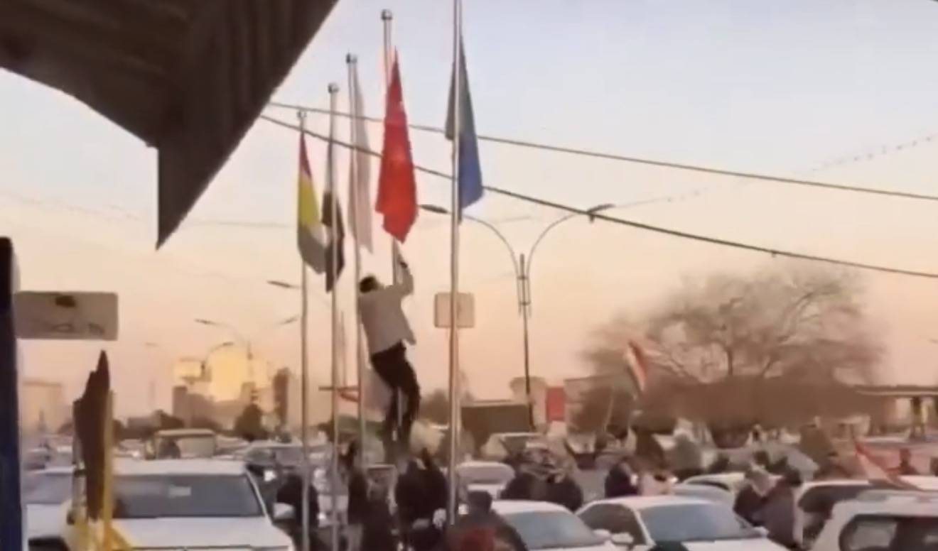 Türk Bayrağına Yönelik Alçak Provokasyonlar Devam Ediyor  