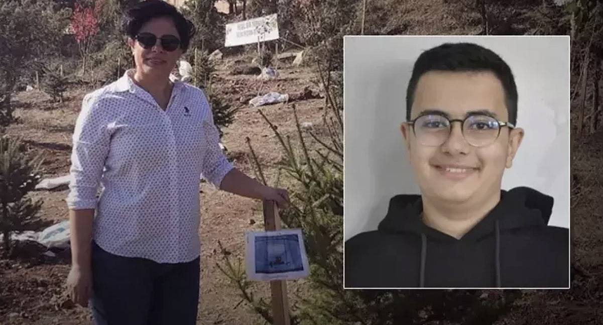 Evlat acısına yüreği dayanmadı! Oğlunun mezarı başında fenalaşarak hayatını kaybeden acılı anne son yolculuğuna uğurlandı 