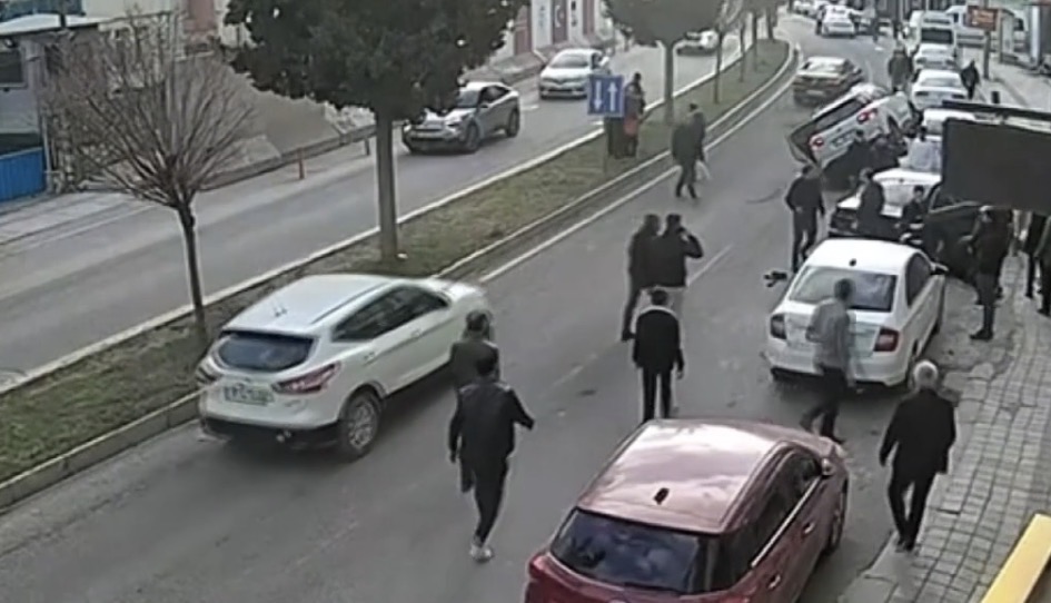 Mardin’de Dehşet Anları Kamerada! Kadın Öğretmene Böyle Çarptı 