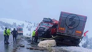 Sivas’ta İki Tırın Karıştığı Kazada Azerbaycan’lı Şöför Hayatını Kaybetti 