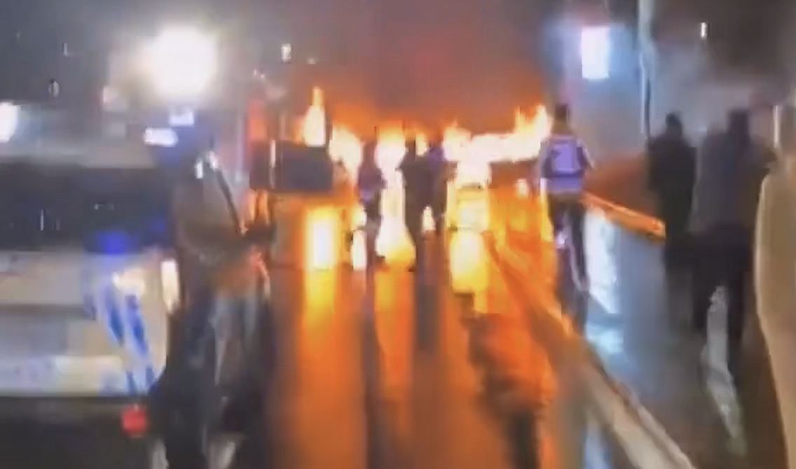 Gaziantep’te Havalimanı Yolunda Çarpışan İki Otomobil Alev Topuna Döndü???? 