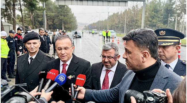 Gaziantep Valisi Çeber Uygulama Noktasında Görevli Polislerle Bayramlaştı