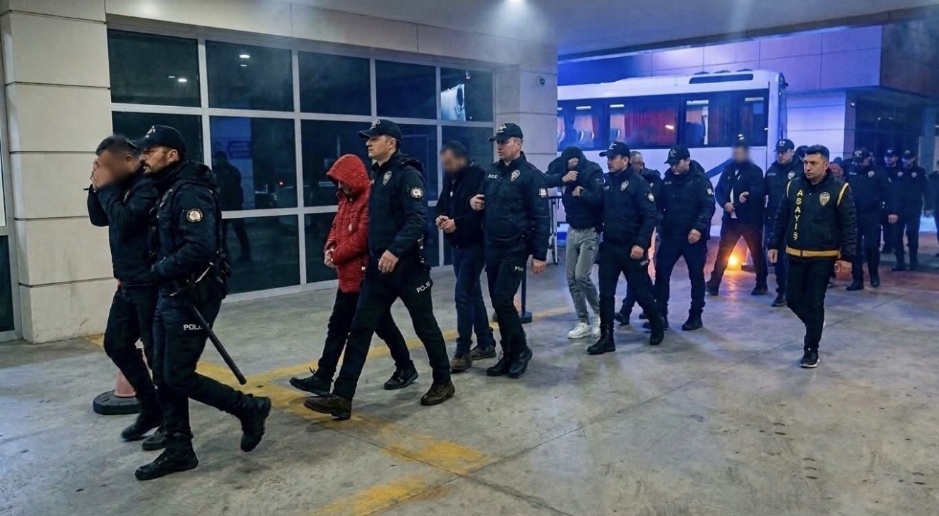 Sahte Polis ve Savcı Tuzağıyla 14 Milyonluk Vurgun! Manisa Polisi Şebekeyi Çökertti!