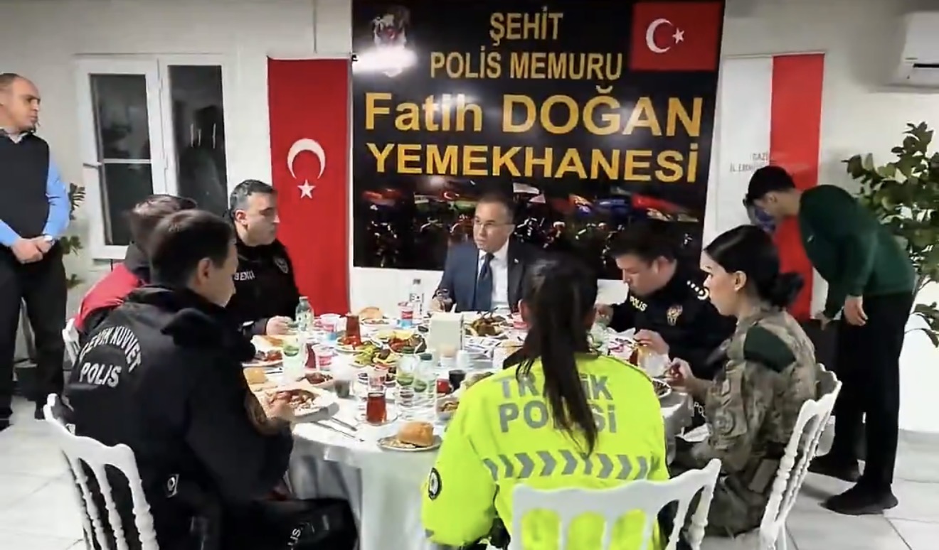 Vali Kemal Çeber, Özel Harekat Polisleriyle İftarda Buluştu 