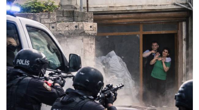 Gaziantep Kalealtı’nda Rehine Krizi! Yüzlerce Polis Sevk Edildi, Mahalle Ablukaya Alındı 