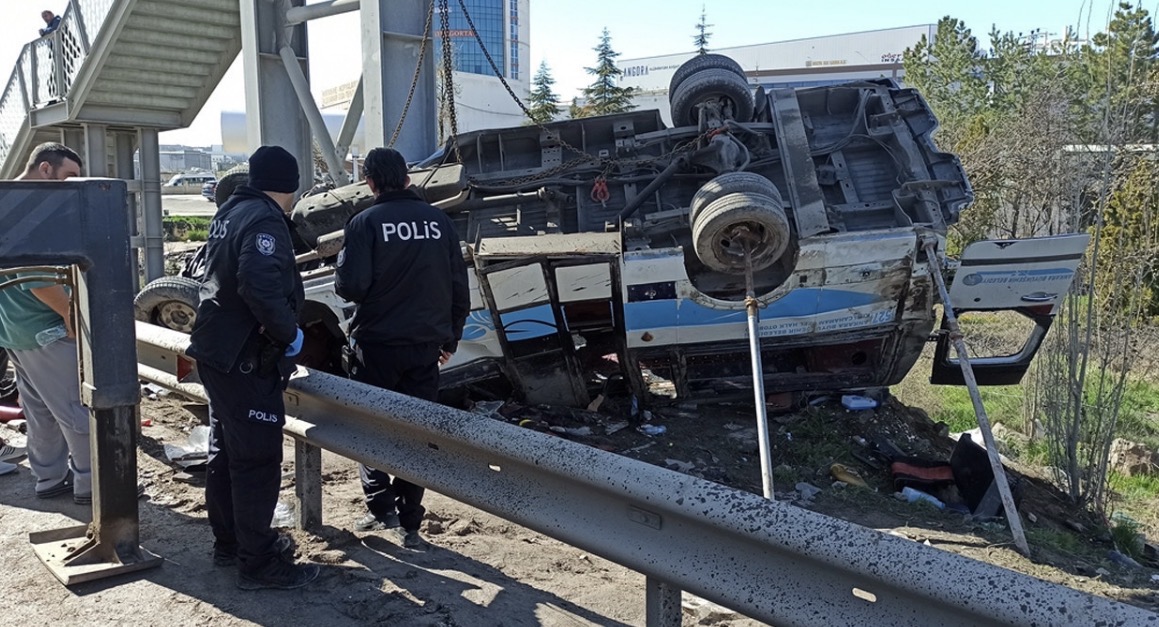 Minibüs Kazasında Ölü Sayısı 5'e Yükseldi! Kahreden Kazada Ölenlerin Kimlikleri Belli Oldu. 