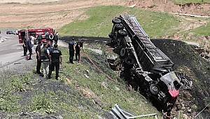 Cizre’de Acı Haber! Virajı Alamayarak Devrilen Kömür Yüklü Tırın Sürücüsü Hayatını Kaybetti