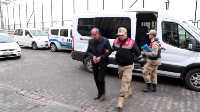 22 yıldır cinayetten aranan zanlı, evinin salonunda kazdığı kuyuda yakalandı - Haberler