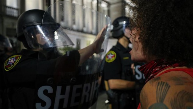 ABD'de polis şiddetine karşı protestoların sürdüğü Wisconsin'de acil durum ilan edildi