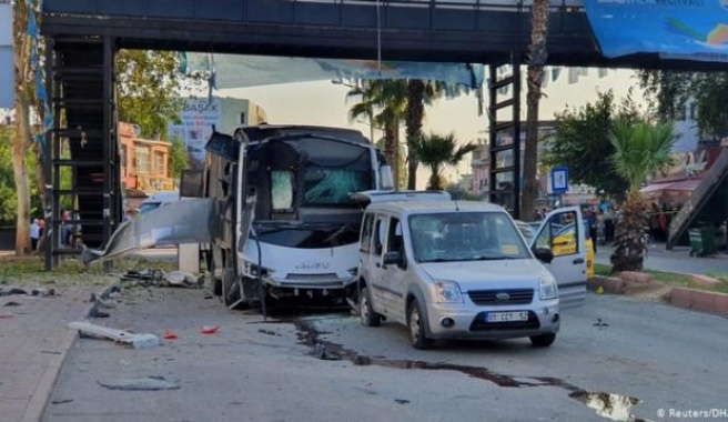 Adana'da polis aracına saldırı düzenleyen teröristler öldürüldü
