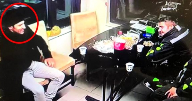 Benzin istasyonunda görevlilerle şakalaşan polis, ardından kafasına sıktı - Haber