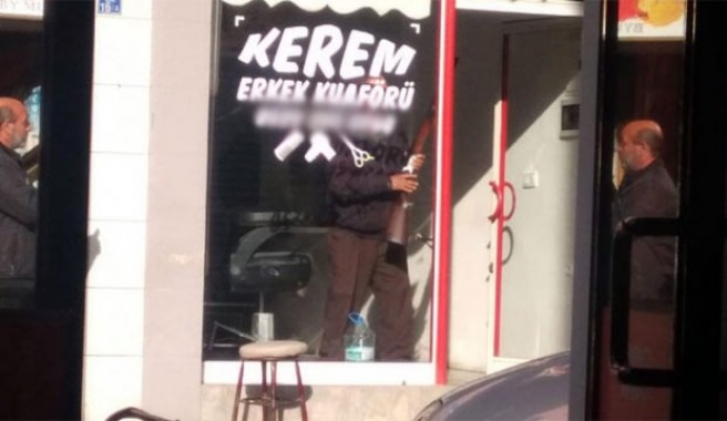Berber dükkanını yakmaya gitti... Özel Harekat Polisleri zor ikna etti