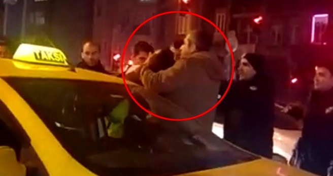 Beyoğlu'nda taksici kendini emniyet kemerine kilitleyip polise direndi - Haberler