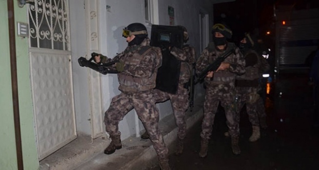 Bursa'da bin polisle şafak operasyonu