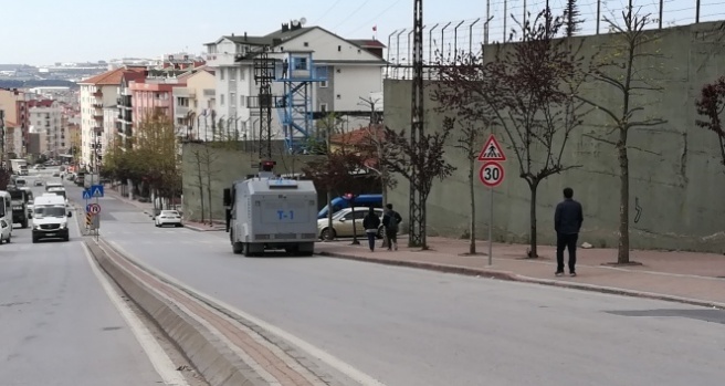 Cezaevi önünde toplanan göstericilere polis müdahalesi: 16 gözaltı