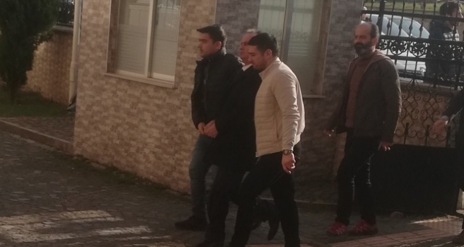 Cinayet zanlısı teslim oldu