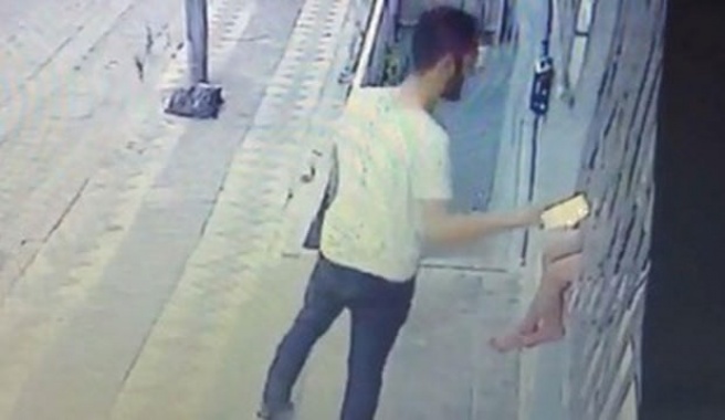 Çocuğun elindeki telefonu çalan şüpheli polise teslim oldu