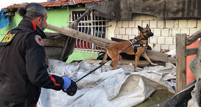 Çorlu’da polisten uyuşturucu madde satıcılarına operasyon