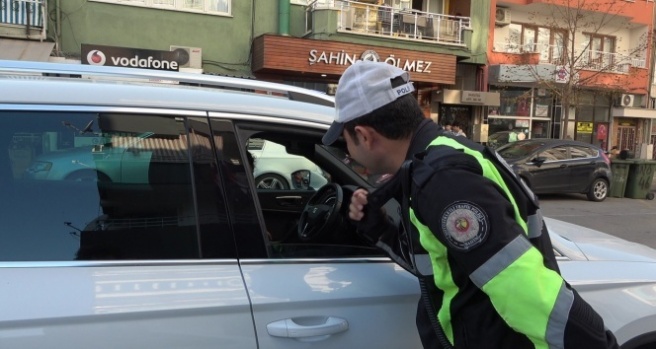 Denizli’de yaya uygulamasında polise sürücülerden hem tepki hem övgü