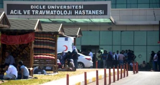 Diyarbakır'da zırhlı polis aracı devrildi: 1 polis şehit oldu, 5 polis yaralı - Haberler