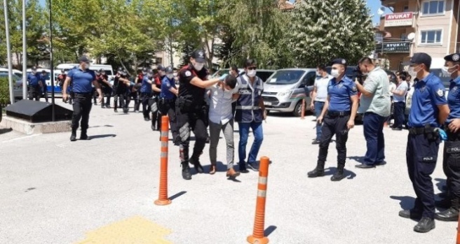 Düğünde polisleri yaralayan 6 kişiden 5'i tutuklandı