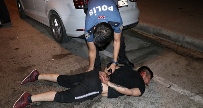 Ehliyetsiz sürücü 30 kilometre boyunca polisten kaçıp dehşet saçtı