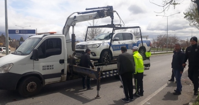 Erzincan’da polis otosu kaza yaptı: 2’i polis 3 yaralı
