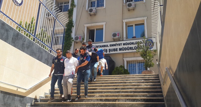 Esenyurt'ta sahte polislerden gasp