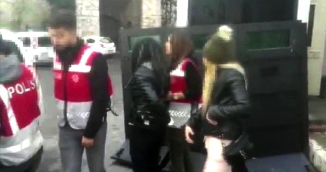Fatih'te polise rüşvet teklif eden şüphelinin yakalanma anı kamerada - Haber