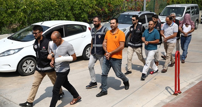 FETÖ operasyonunda 4 polise tutuklama
