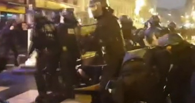Fransa polisinden göstericilere sert müdahale