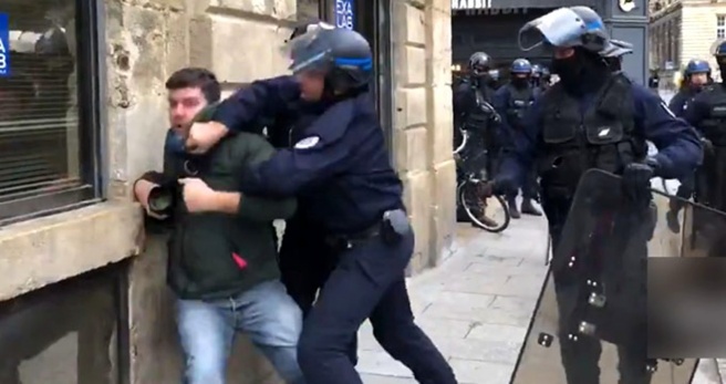 Fransa'da polisler, fotoğrafı göstermedi diye gazeteciyi gözaltına aldılar - Haberler