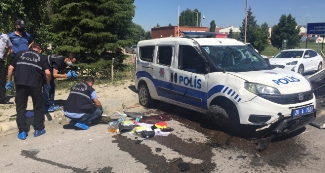 Görevden dönen polis memurları kaza yaptı: 1’i ağır 2 yaralı