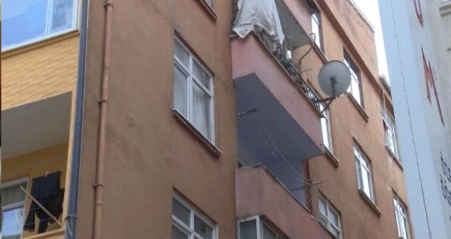 Günlük Kiralık Evde, Çekyat Altında Uzuvları Kesilmiş Kadın Cesedi Bulundu