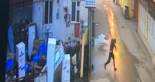 Hurdacı dükkânında cinayet saniye saniye kamerada