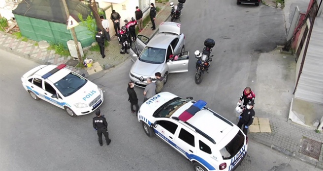 İstanbul'da polisin dur ihtarına uymayan şüpheli şahıslar drone yardımıyla yakalandı