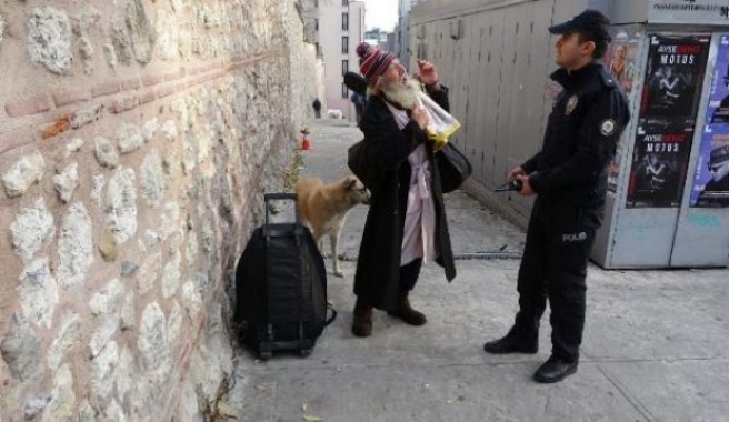 İstiklal Caddesi'nde evsiz adamın valizi polisi alarma geçirdi