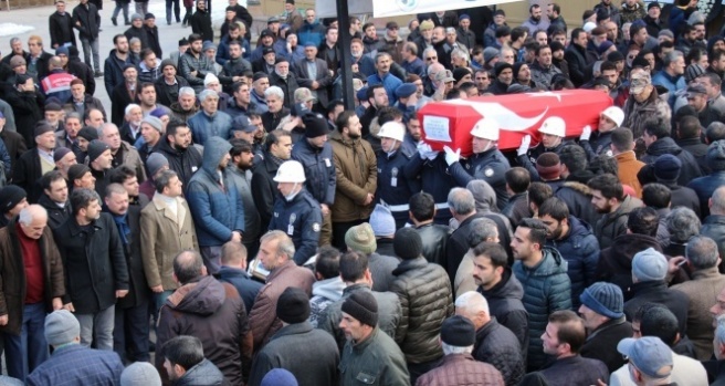Kalp krizi geçirerek hayatını kaybeden polis memuru, son yolculuğuna uğurlandı