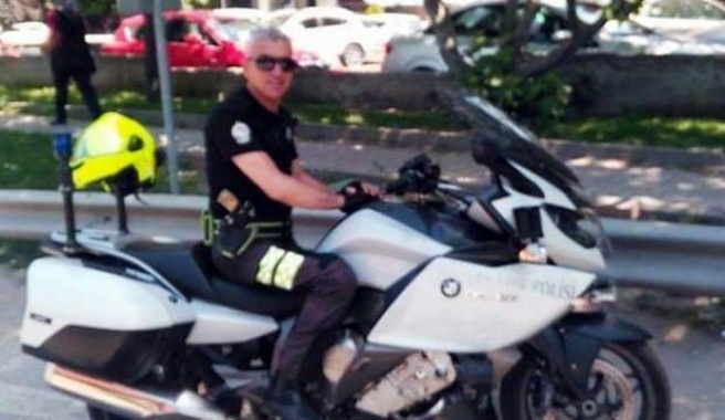 Kayganlaşan yolda metrelerce süreklenen polis ağır yaralandı