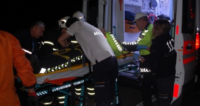 Kazaya müdahale eden polise otomobil çarptı