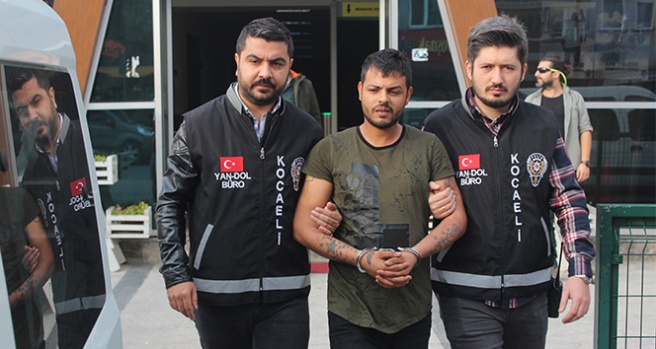 Kendilerini gizli polis olarak tanıtıp 1 ayda 700 bin TL vurgun yaptılar