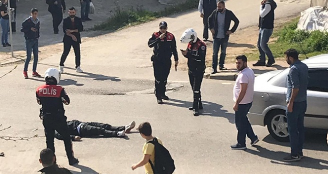 Kocaeli’de aranması olan şahıs, polise ateş ederek kaçarken vurularak öldürüldü